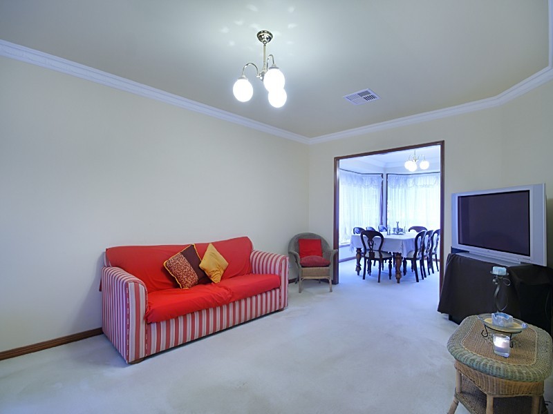 8 Iris Close, Glenmore Park NSW 2745