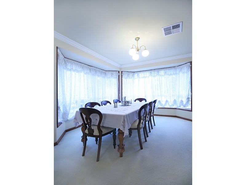 8 Iris Close, Glenmore Park NSW 2745