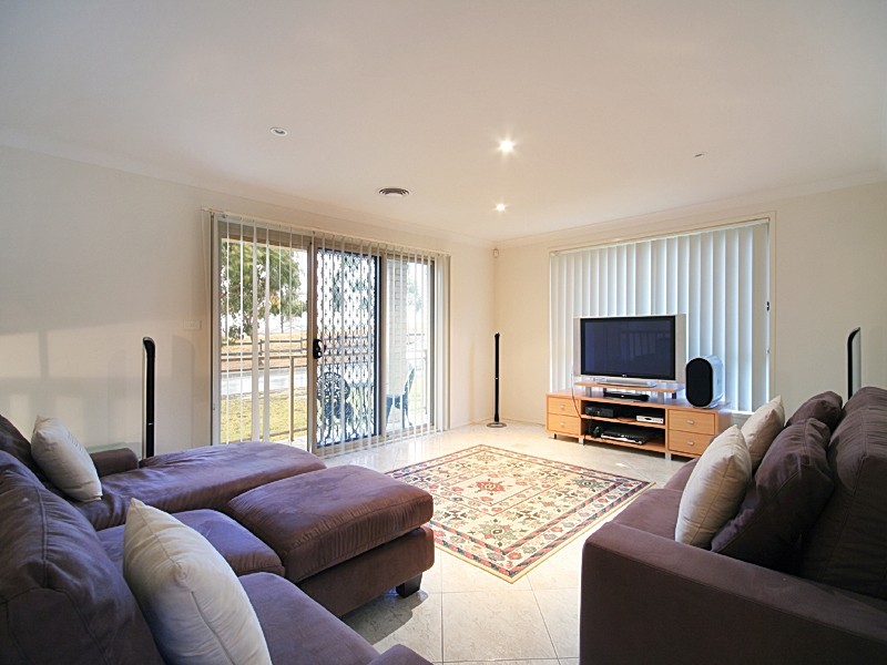 11 Ridgetop Drive, Glenmore Park NSW 2745