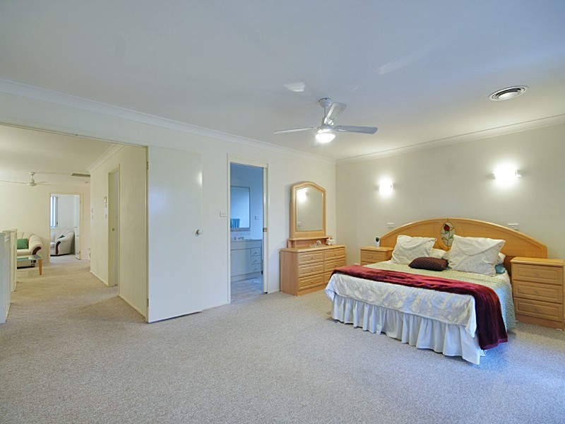 11 Ridgetop Drive, Glenmore Park NSW 2745