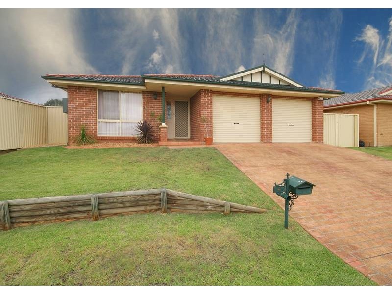 4 Muirfield, Glenmore Park NSW 2745