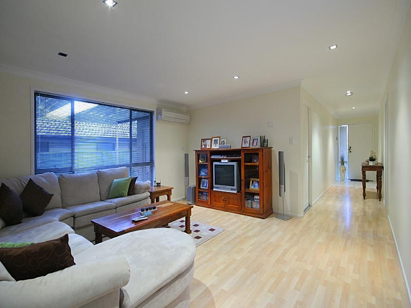 16 Winna Place, Glenmore Park NSW 2745