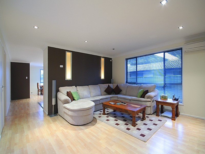 16 Winna Place, Glenmore Park NSW 2745