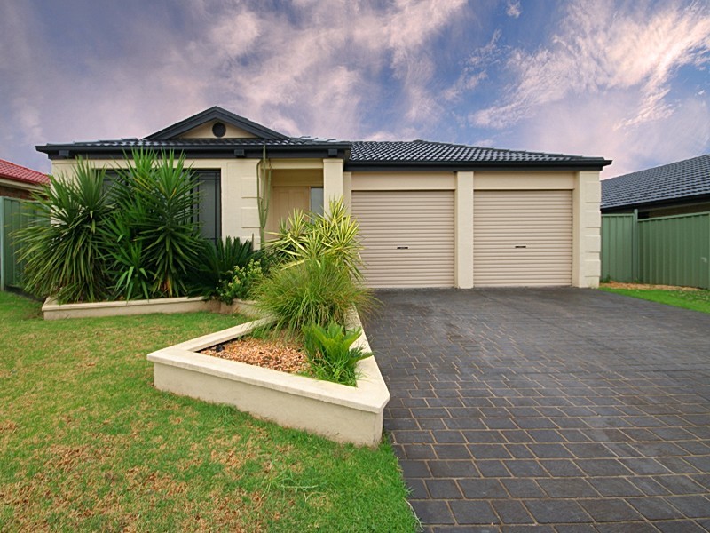 16 Winna Place, Glenmore Park NSW 2745