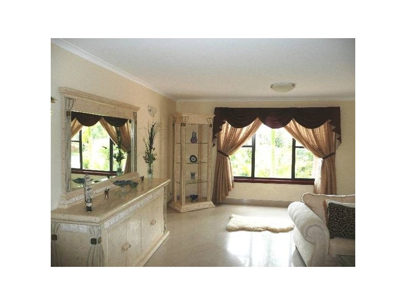 4 Cowan Cl, Seven Hills NSW 2147