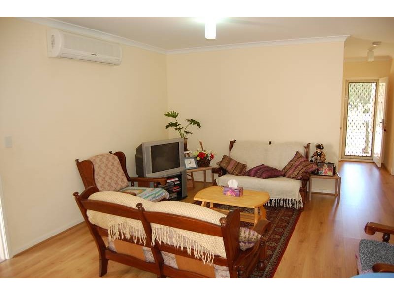 8A POYNINGS ST, Westminster WA 6061