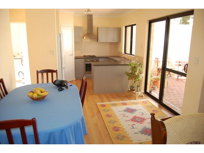 8A POYNINGS ST, Westminster WA 6061