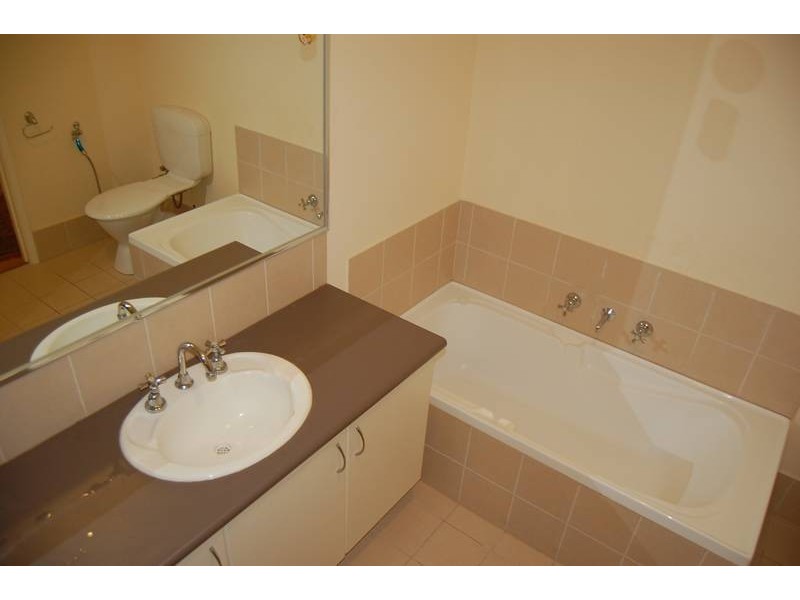 8A POYNINGS ST, Westminster WA 6061