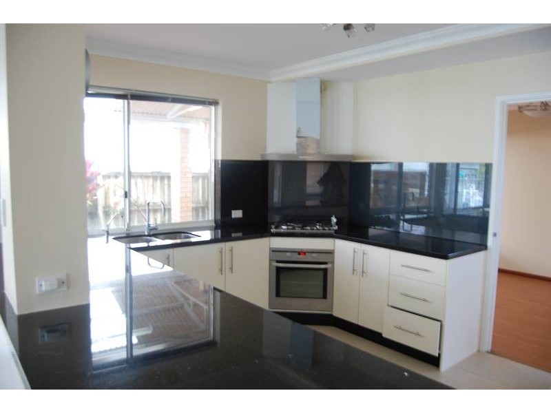 6 Willandra Place, Hillarys WA 6025