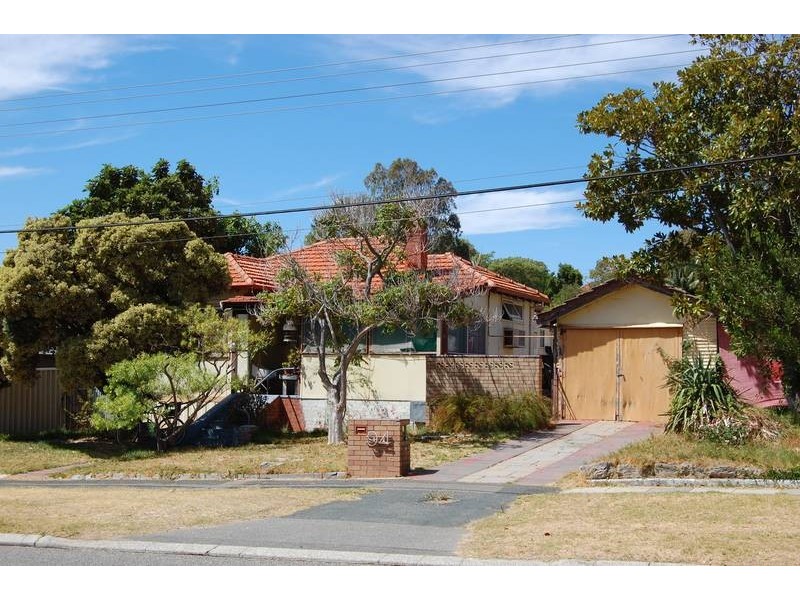 94 Edmund Street, White Gum Valley WA 6162