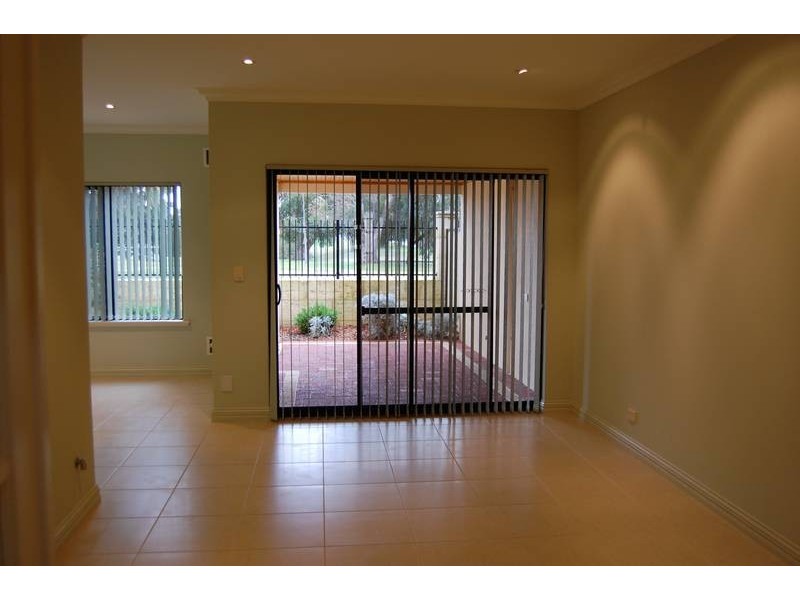 4/21 Pebble Beach Boulevard, Meadow Springs WA 6210