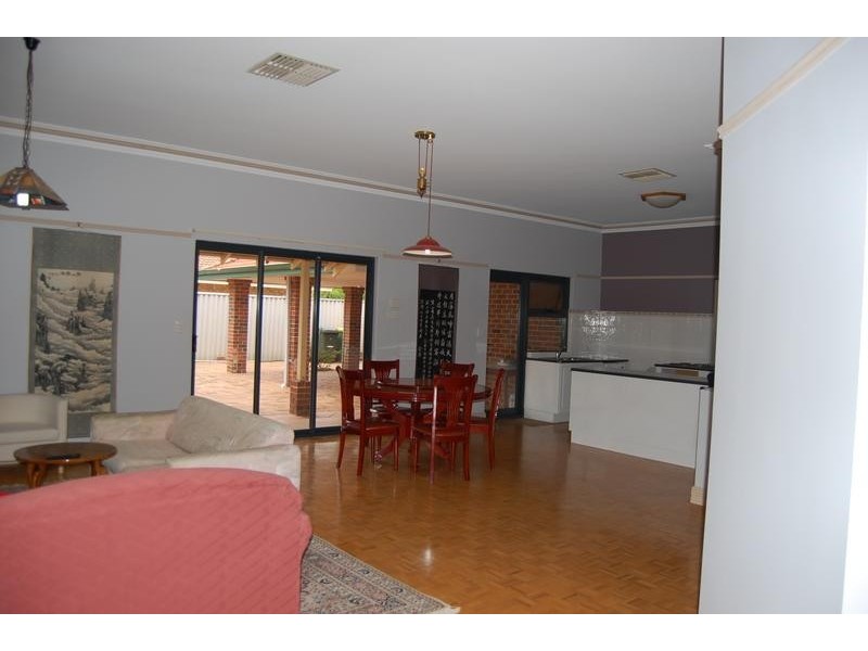 6 Tralee Way, Waterford WA 6152