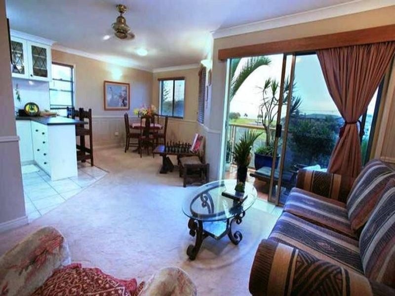 5/8 Point Cartwright Drive, Buddina QLD 4575