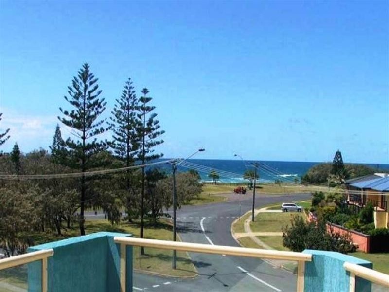 5/8 Point Cartwright Drive, Buddina QLD 4575