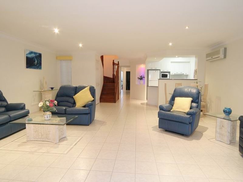 4 Cayman Place, Kawana Island QLD 4575