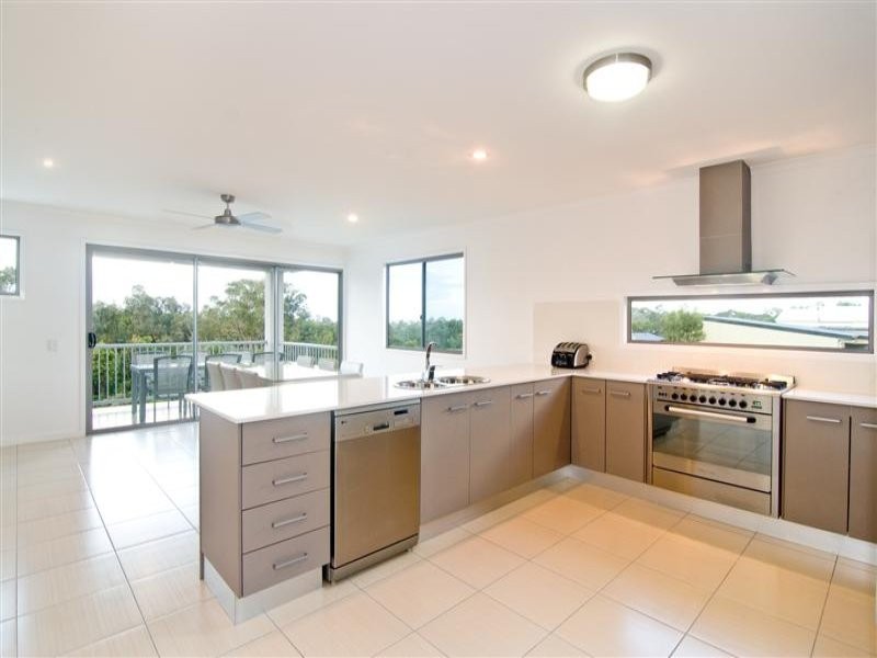 8 The Parkway, Aroona QLD 4551