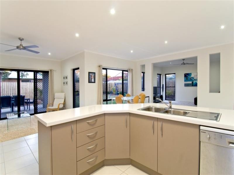 5 Waringa Court, Minyama QLD 4575