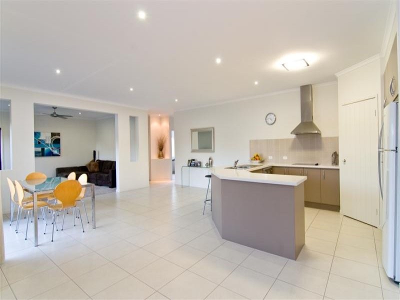 5 Waringa Court, Minyama QLD 4575