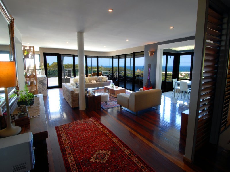 21 Yakola Pde, Alexandra Headland QLD 4572