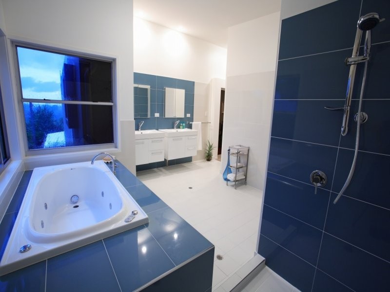 21 Yakola Pde, Alexandra Headland QLD 4572