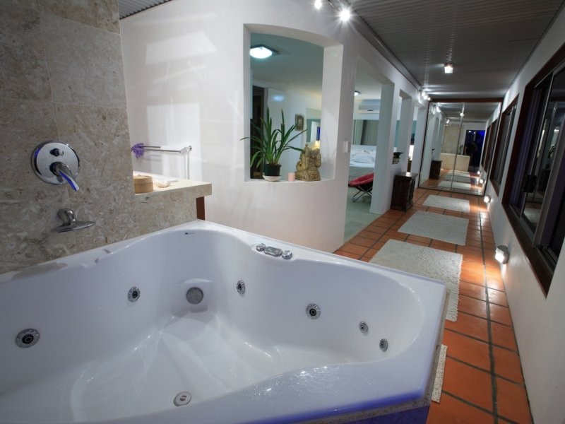 21 Yakola Pde, Alexandra Headland QLD 4572