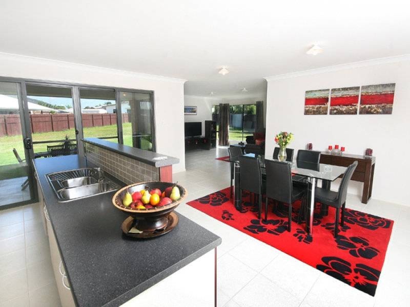 12 Heights Road, Beerwah QLD 4519