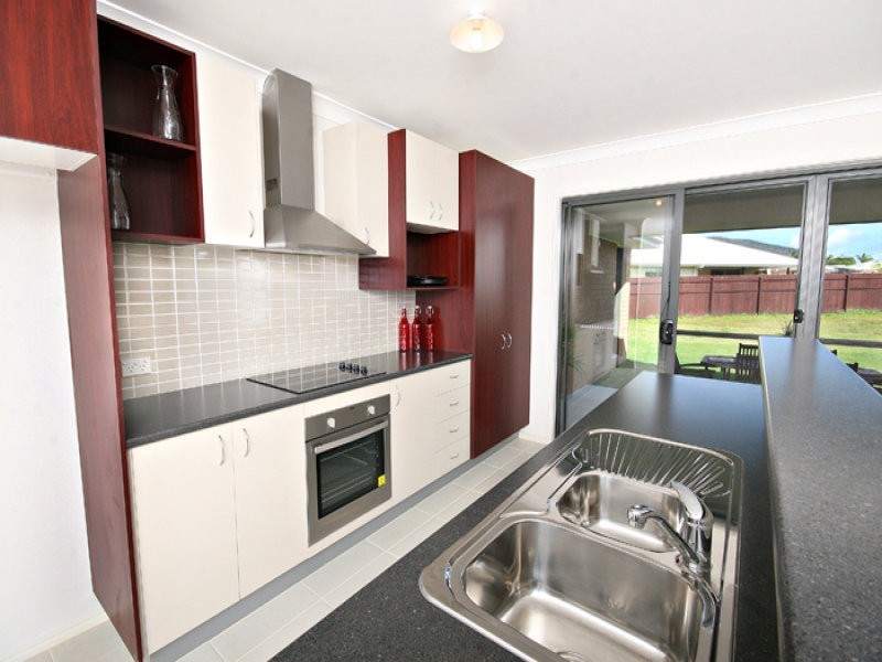 12 Heights Road, Beerwah QLD 4519