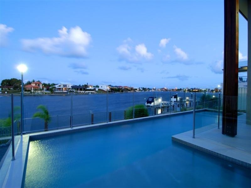 33 Barbuda Cct, Kawana Island QLD 4575