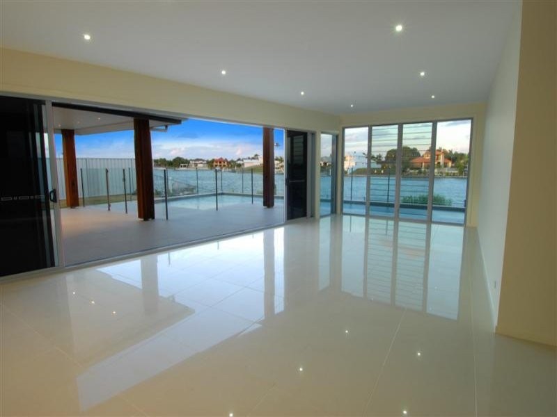 33 Barbuda Cct, Kawana Island QLD 4575