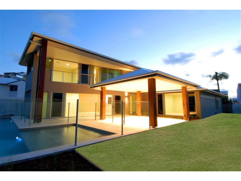 33 Barbuda Cct, Kawana Island QLD 4575