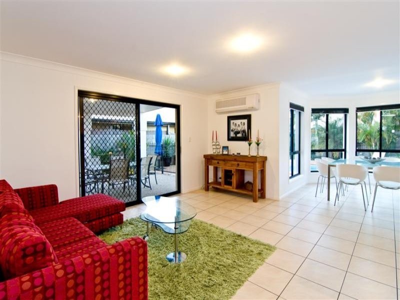 33 Bahamas Circuit, Kawana Island QLD 4575