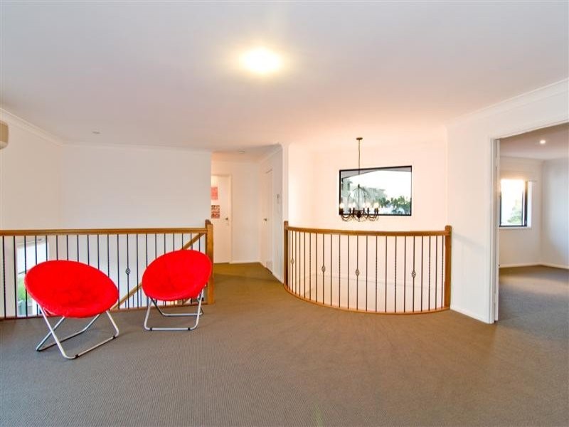 33 Bahamas Circuit, Kawana Island QLD 4575