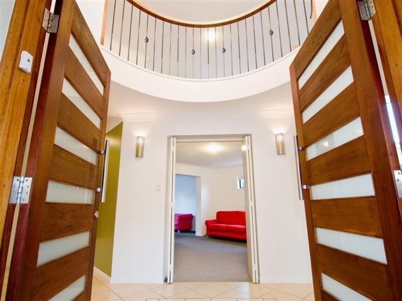 33 Bahamas Circuit, Kawana Island QLD 4575