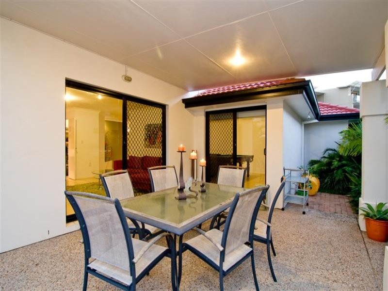 33 Bahamas Circuit, Kawana Island QLD 4575