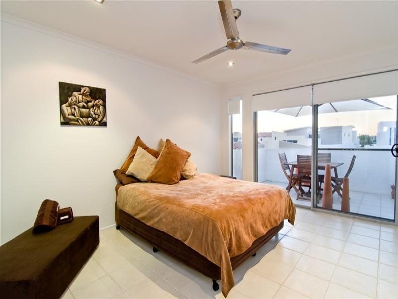 19 Cayman Place, Kawana Island QLD 4575