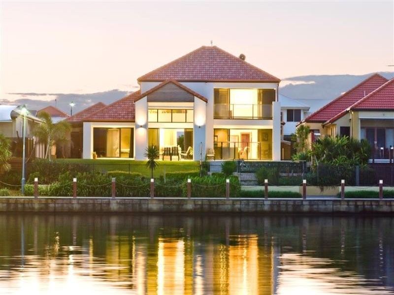 16 Bahamas Circuit, Kawana Island QLD 4575