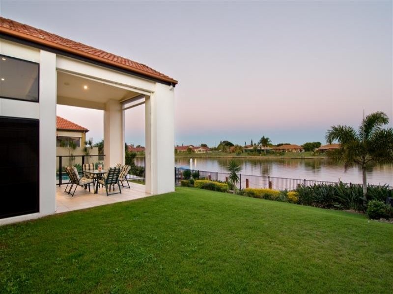 16 Bahamas Circuit, Kawana Island QLD 4575