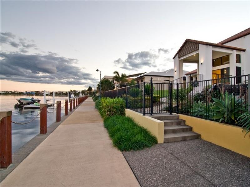 16 Bahamas Circuit, Kawana Island QLD 4575