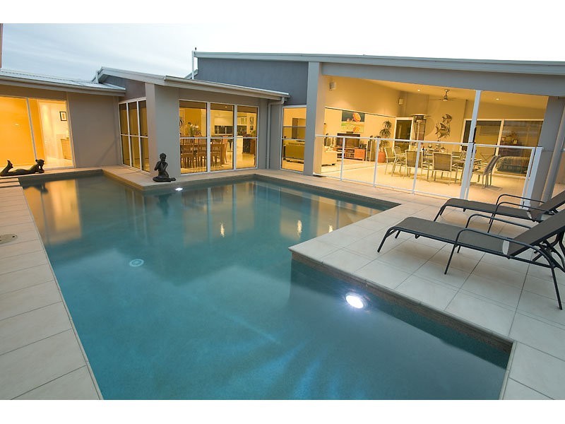 7 Barbuda Circuit, Kawana Island QLD 4575