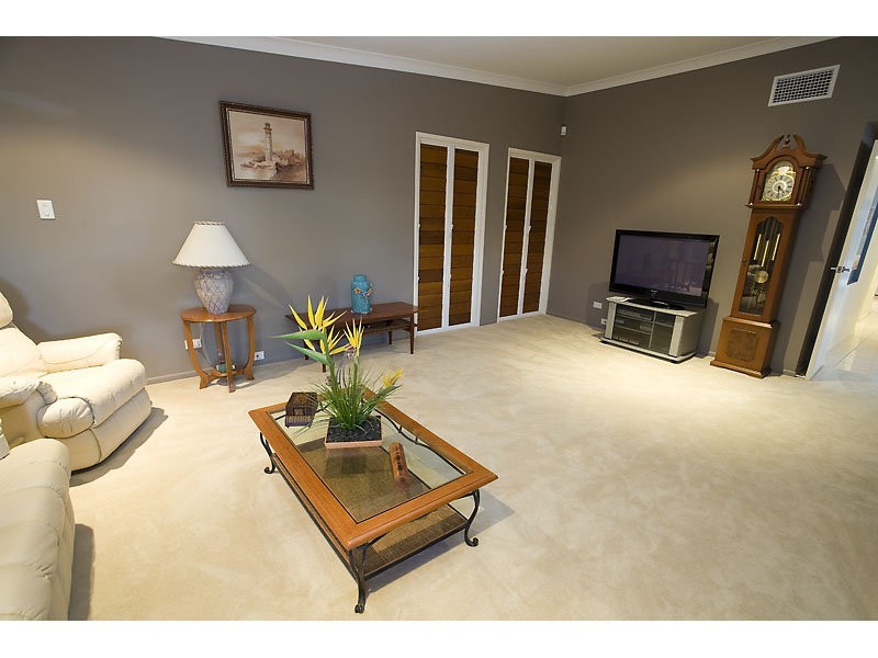 7 Barbuda Circuit, Kawana Island QLD 4575