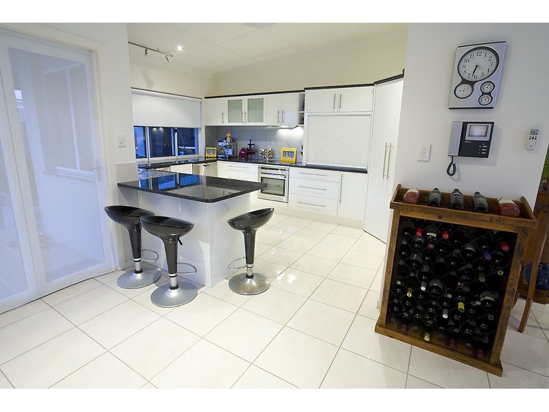 7 Barbuda Circuit, Kawana Island QLD 4575