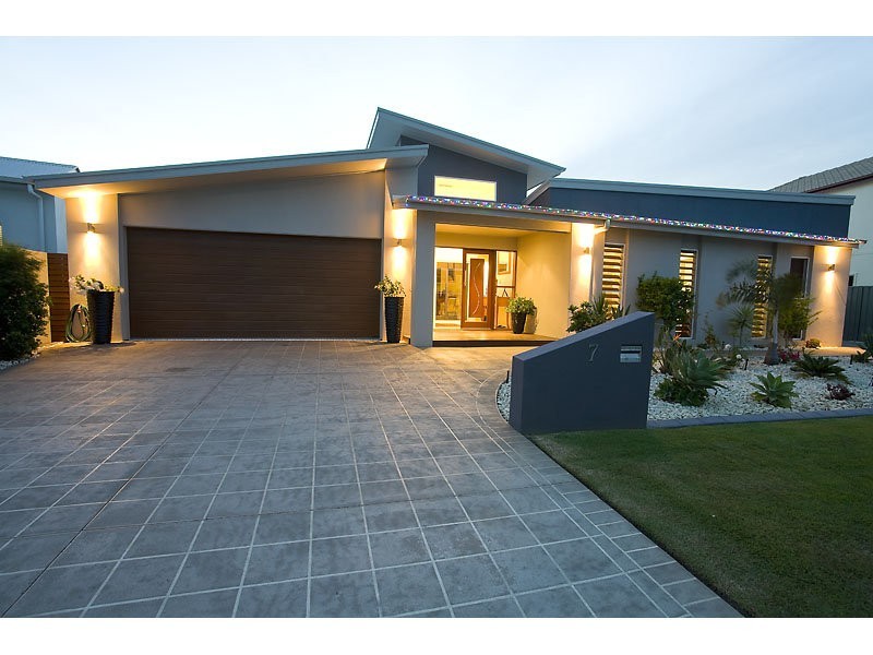 7 Barbuda Circuit, Kawana Island QLD 4575