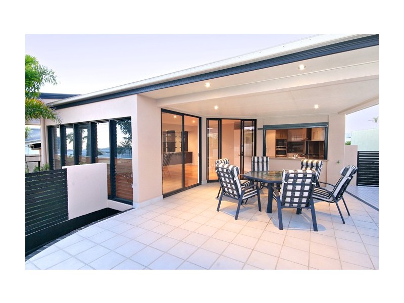 6 Santorini Court, Kawana Island QLD 4575