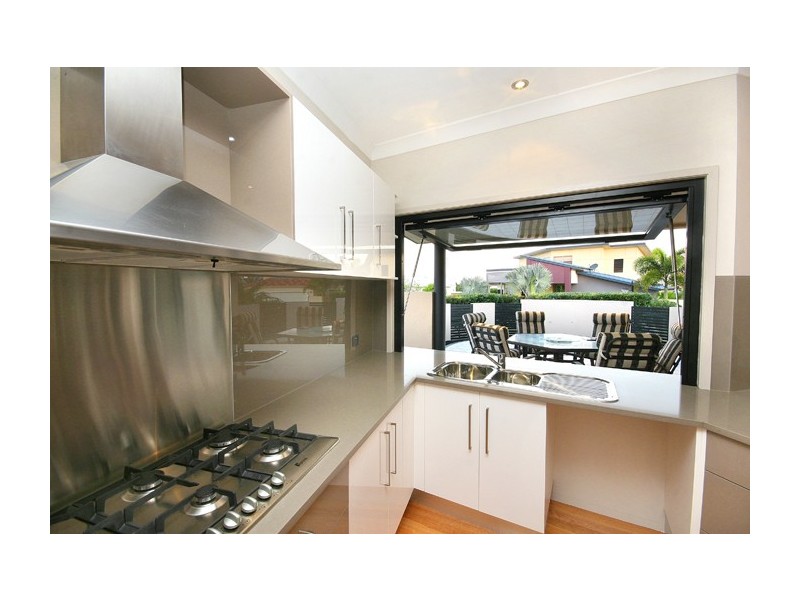 6 Santorini Court, Kawana Island QLD 4575