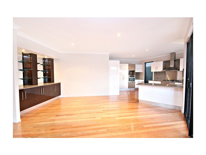 6 Santorini Court, Kawana Island QLD 4575