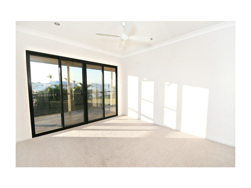 6 Santorini Court, Kawana Island QLD 4575