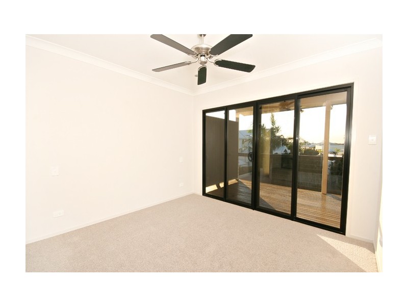 6 Santorini Court, Kawana Island QLD 4575