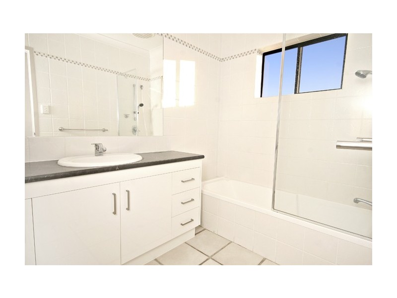 6 Santorini Court, Kawana Island QLD 4575