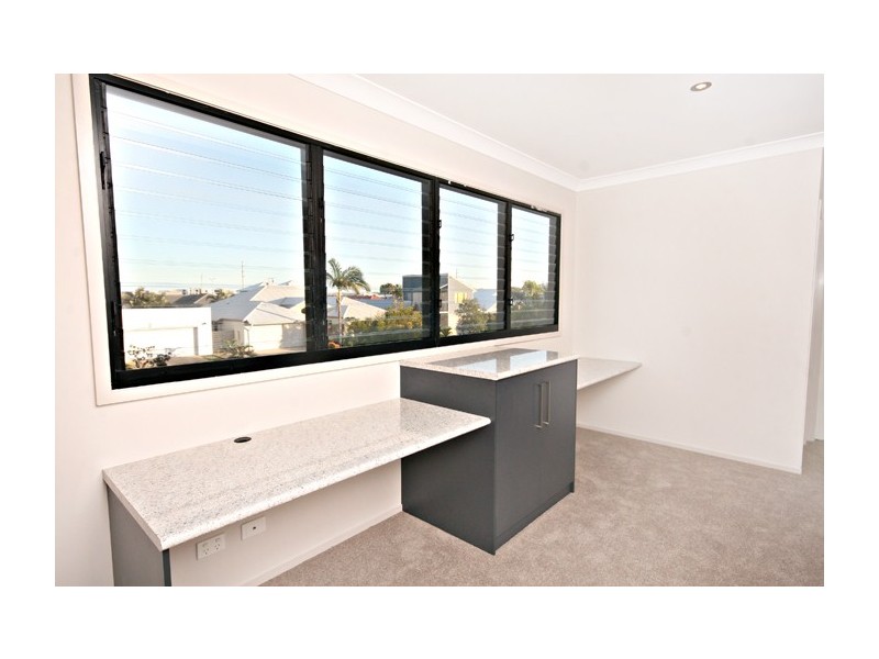 6 Santorini Court, Kawana Island QLD 4575