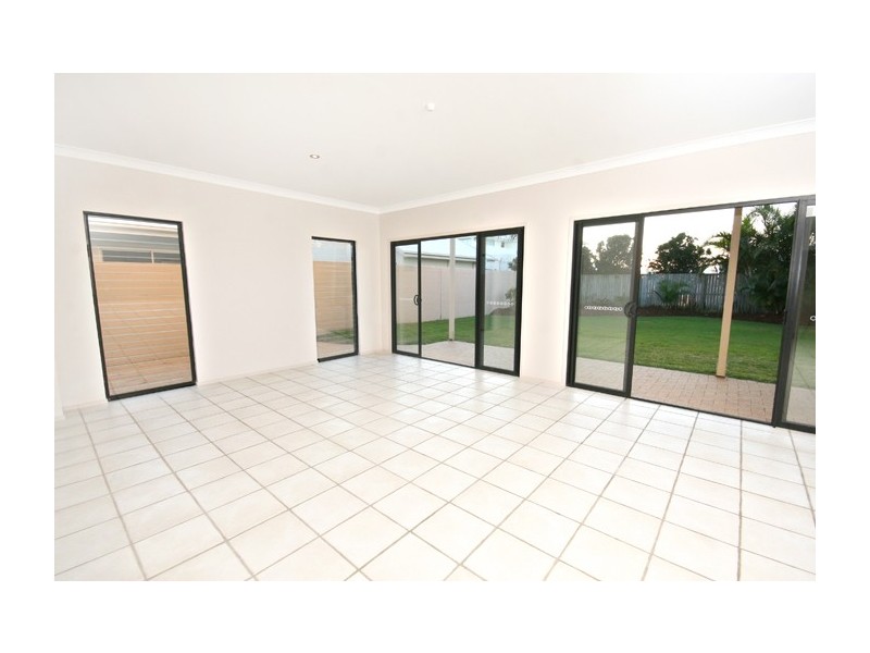 6 Santorini Court, Kawana Island QLD 4575